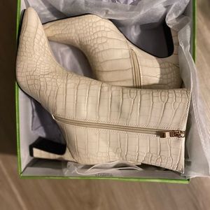Sam Endelman Booties! New in box! Size 7 Make an offer if you want them!